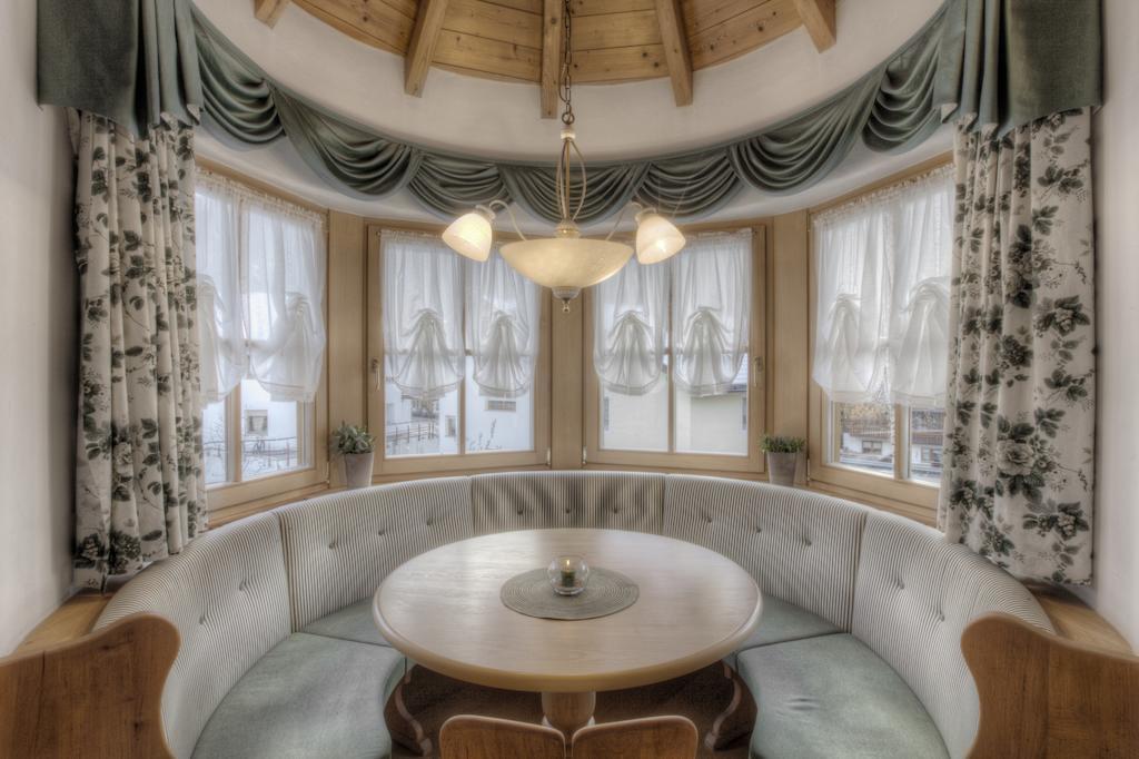 Alexander Mountain-Lodge San Vigilio Di Marebbe Bilik gambar