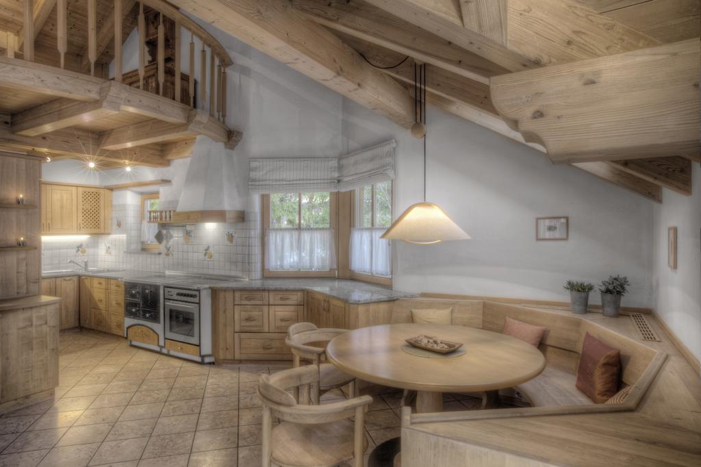 Alexander Mountain-Lodge San Vigilio Di Marebbe Bilik gambar